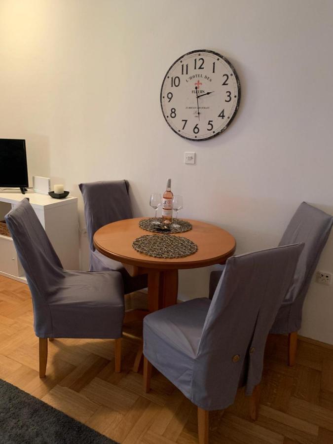 Sarmantni Apartman Malecka 2 Zagreb Buitenkant foto
