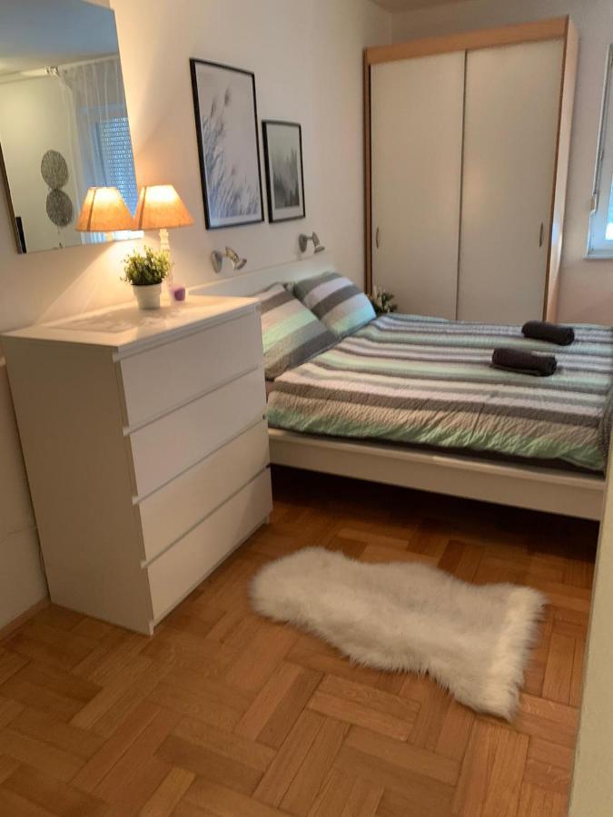 Sarmantni Apartman Malecka 2 Zagreb Buitenkant foto