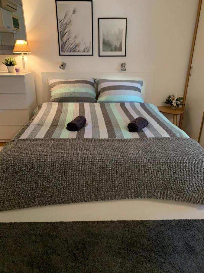 Sarmantni Apartman Malecka 2 Zagreb Buitenkant foto