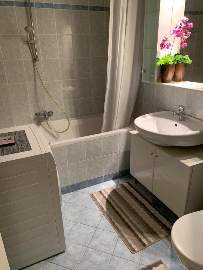 Sarmantni Apartman Malecka 2 Zagreb Buitenkant foto