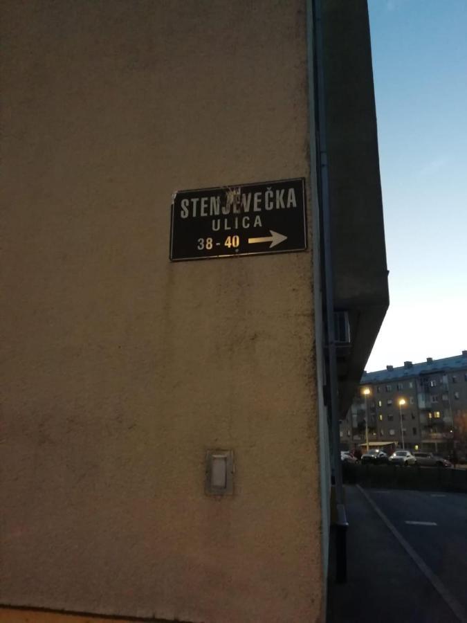 Sarmantni Apartman Malecka 2 Zagreb Buitenkant foto