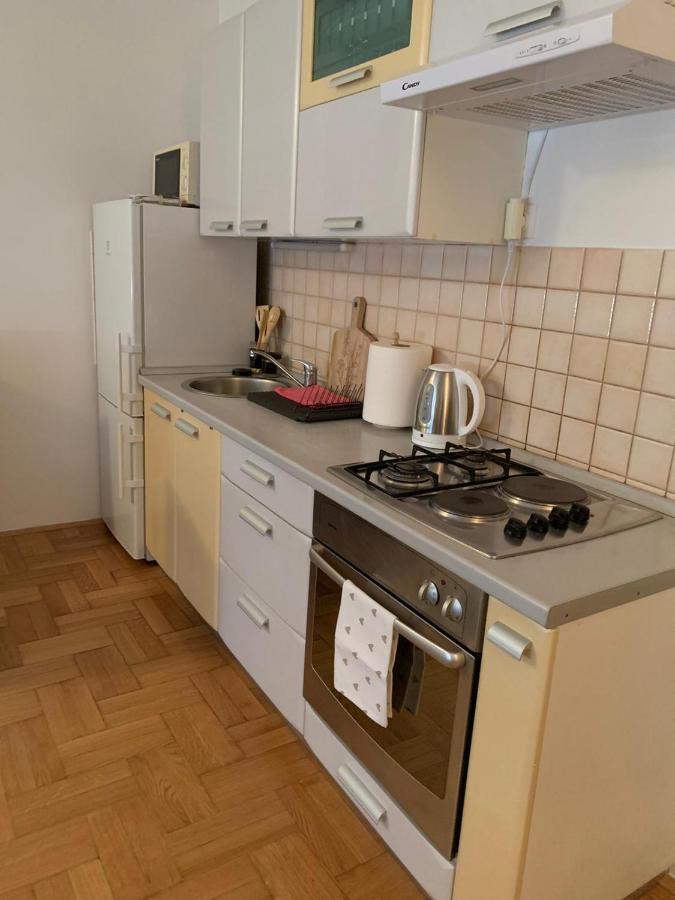 Sarmantni Apartman Malecka 2 Zagreb Buitenkant foto