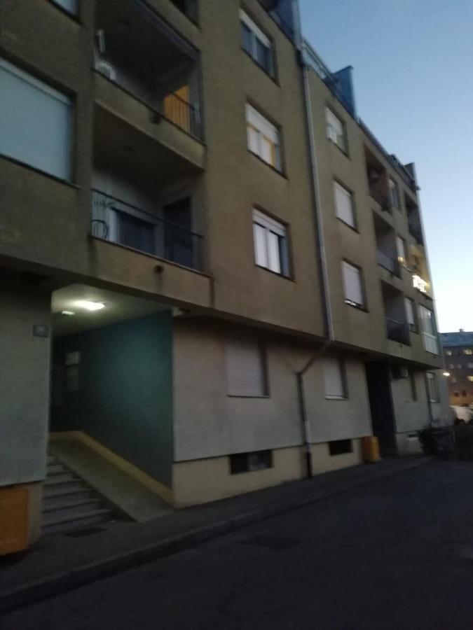 Sarmantni Apartman Malecka 2 Zagreb Buitenkant foto